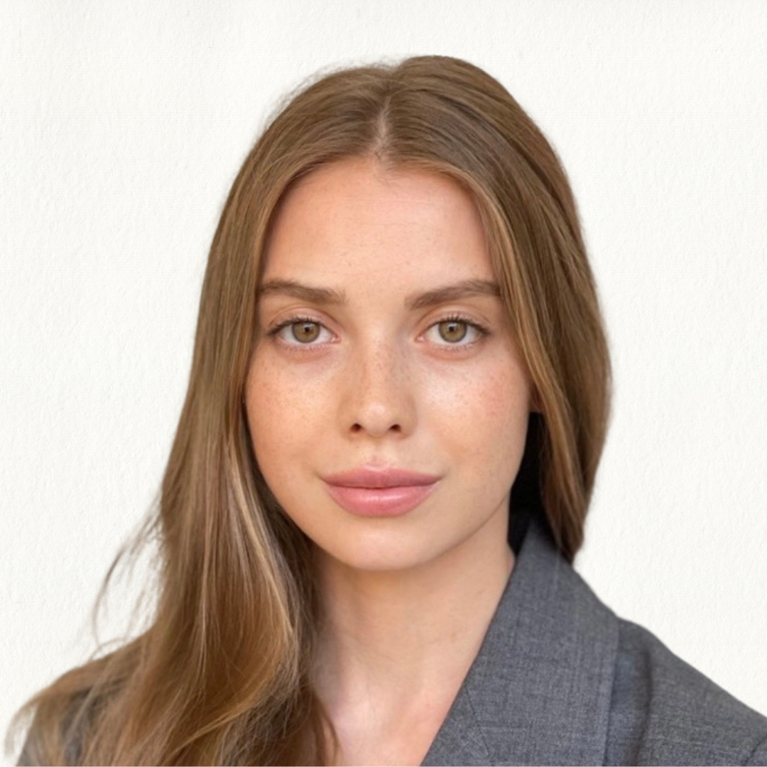 Polina - Headshot