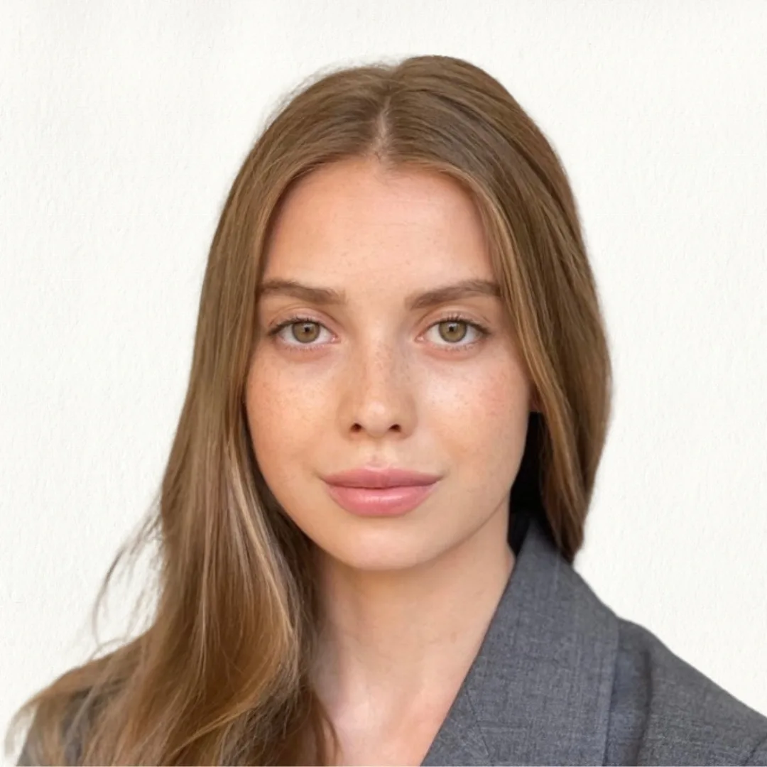 Polina - Headshot